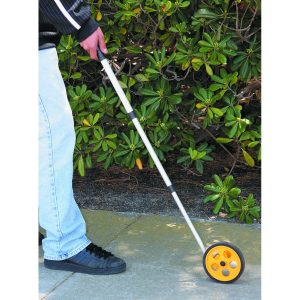 Rueda de medición digital de 10,000 pies/metros con memoria y maneral telescópico | 62705